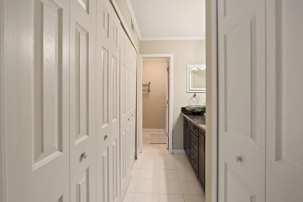 6520 Roswell Road Unit 99, Sandy Springs, Georgia 30328, 2 Bedrooms Bedrooms, ,2 BathroomsBathrooms,Residential,Sold,6520 Roswell Road Unit 99,6517156