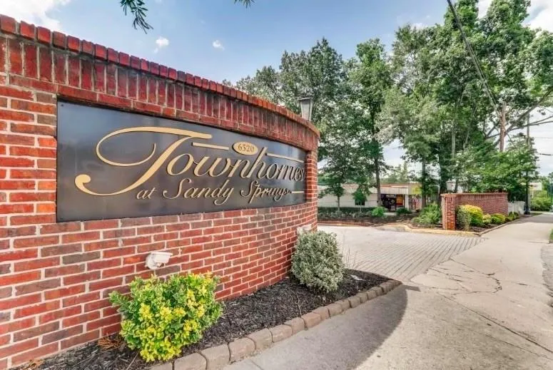 6520 Roswell Road Unit 99, Sandy Springs, Georgia 30328, 2 Bedrooms Bedrooms, ,2 BathroomsBathrooms,Residential,Sold,6520 Roswell Road Unit 99,6517156