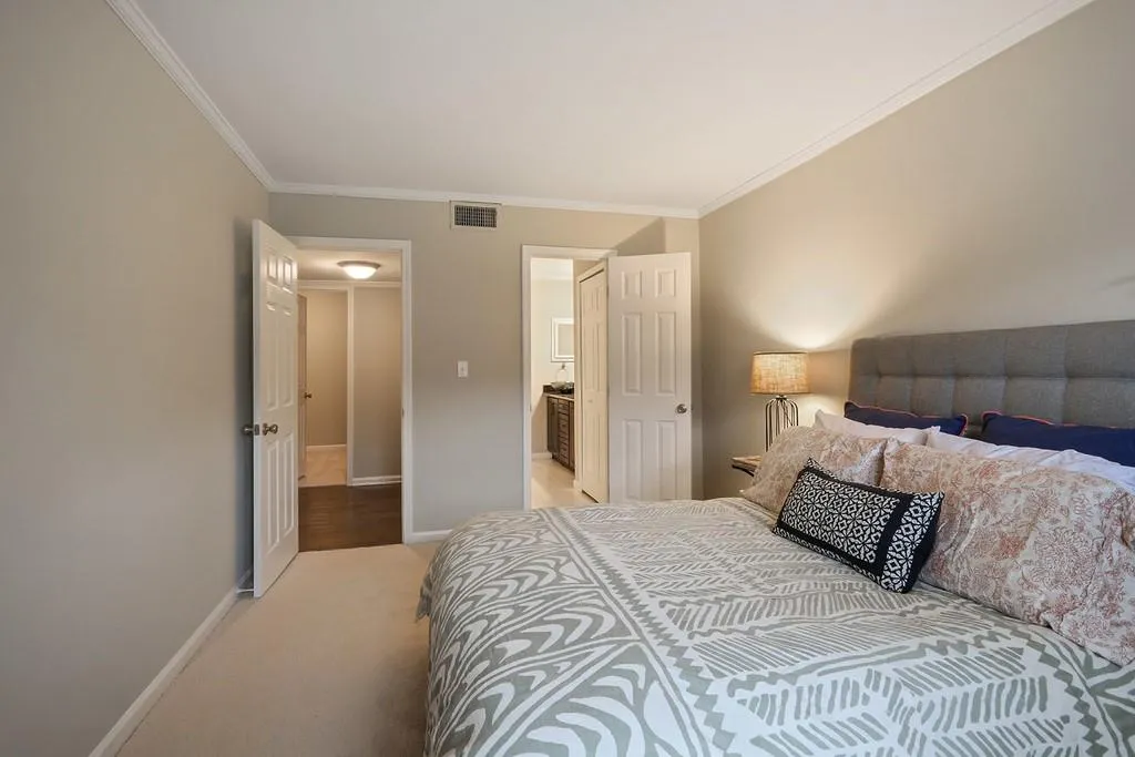 6520 Roswell Road Unit 99, Sandy Springs, Georgia 30328, 2 Bedrooms Bedrooms, ,2 BathroomsBathrooms,Residential,Sold,6520 Roswell Road Unit 99,6517156