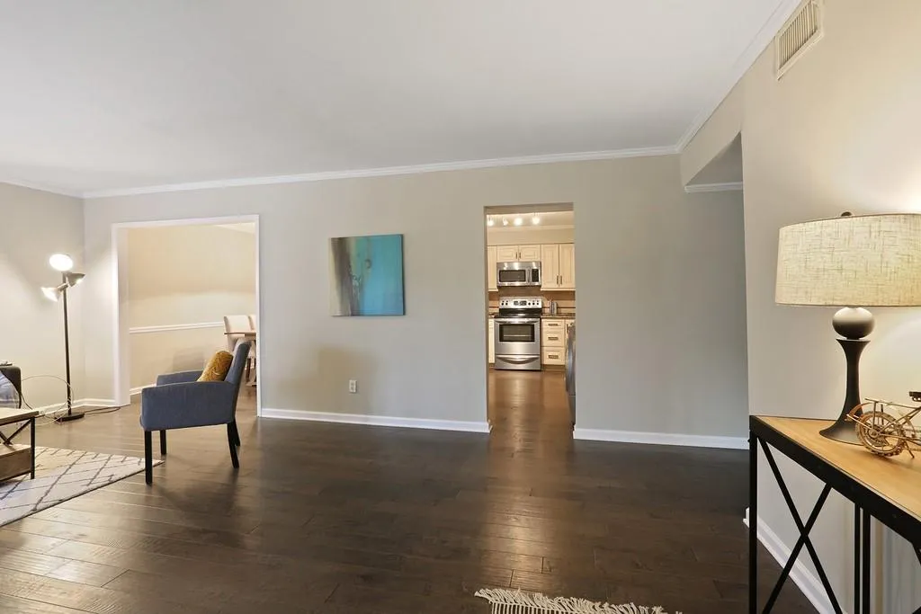 6520 Roswell Road Unit 99, Sandy Springs, Georgia 30328, 2 Bedrooms Bedrooms, ,2 BathroomsBathrooms,Residential,Sold,6520 Roswell Road Unit 99,6517156