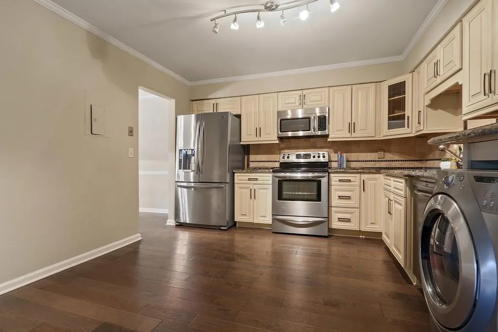 6520 Roswell Road Unit 99, Sandy Springs, Georgia 30328, 2 Bedrooms Bedrooms, ,2 BathroomsBathrooms,Residential,Sold,6520 Roswell Road Unit 99,6517156