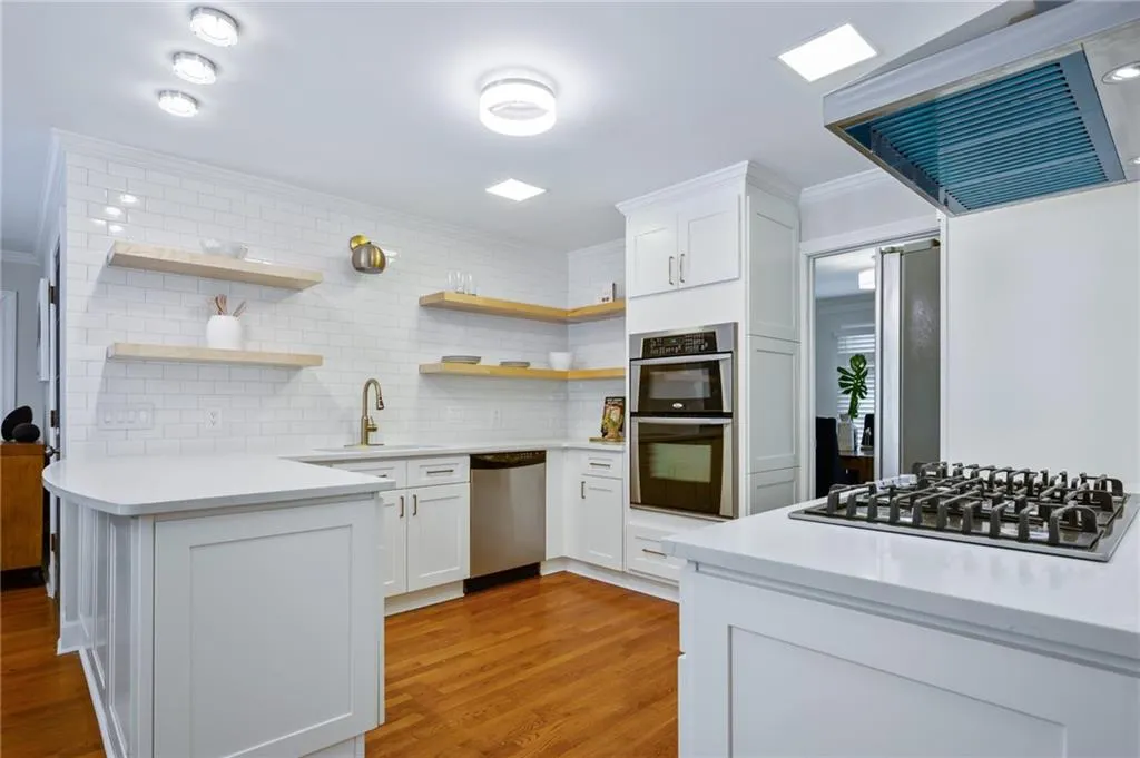 720 Mabry Road, Sandy Springs, Georgia 30328, 5 Bedrooms Bedrooms, ,4 BathroomsBathrooms,Residential,Sold,720 Mabry Road,6883030