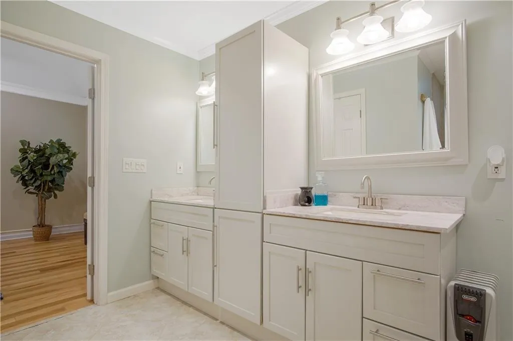 720 Mabry Road, Sandy Springs, Georgia 30328, 5 Bedrooms Bedrooms, ,4 BathroomsBathrooms,Residential,Sold,720 Mabry Road,6883030
