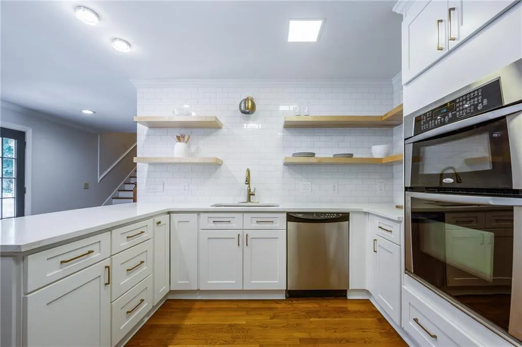 720 Mabry Road, Sandy Springs, Georgia 30328, 5 Bedrooms Bedrooms, ,4 BathroomsBathrooms,Residential,Sold,720 Mabry Road,6883030