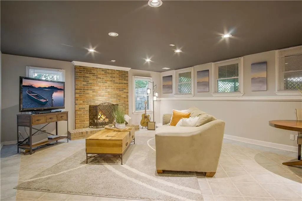 720 Mabry Road, Sandy Springs, Georgia 30328, 5 Bedrooms Bedrooms, ,4 BathroomsBathrooms,Residential,Sold,720 Mabry Road,6883030