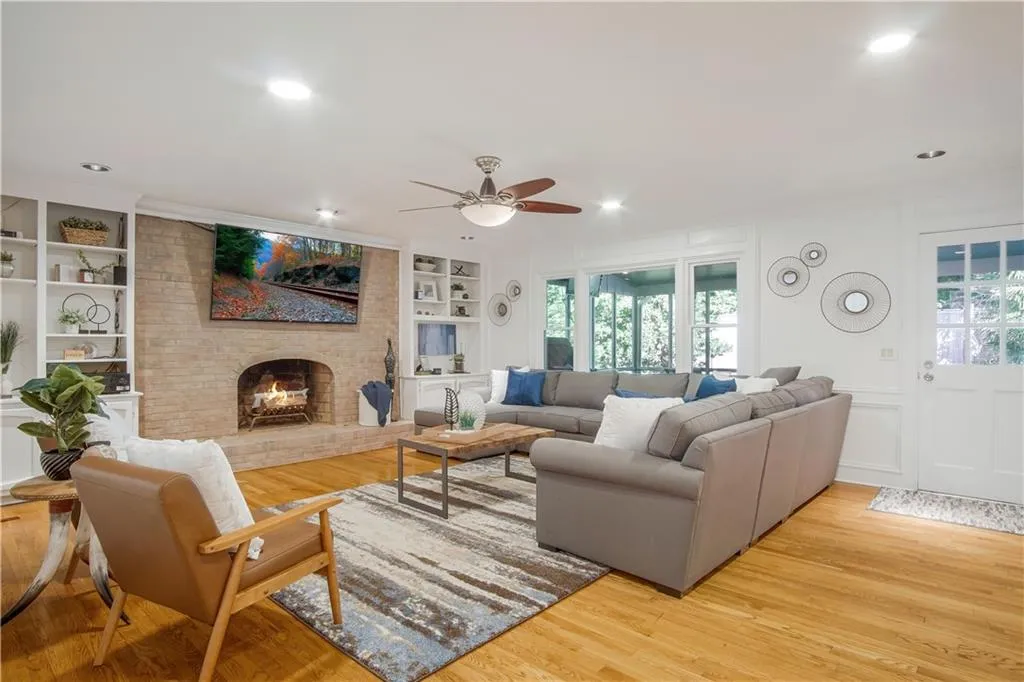 720 Mabry Road, Sandy Springs, Georgia 30328, 5 Bedrooms Bedrooms, ,4 BathroomsBathrooms,Residential,Sold,720 Mabry Road,6883030