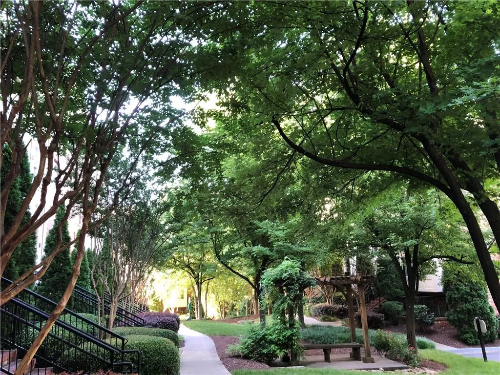 287 Le Gran Bend, Sandy Springs, Georgia 30328, 2 Bedrooms Bedrooms, ,2 BathroomsBathrooms,Residential,Sold,287 Le Gran Bend,6908202