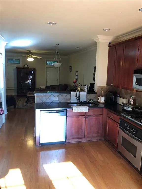 287 Le Gran Bend, Sandy Springs, Georgia 30328, 2 Bedrooms Bedrooms, ,2 BathroomsBathrooms,Residential,Sold,287 Le Gran Bend,6908202