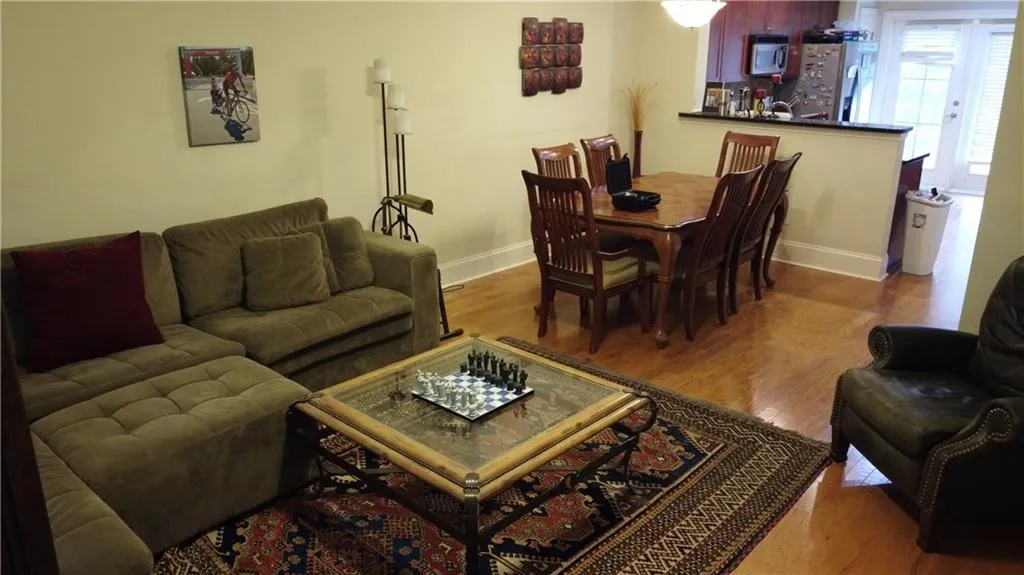 287 Le Gran Bend, Sandy Springs, Georgia 30328, 2 Bedrooms Bedrooms, ,2 BathroomsBathrooms,Residential,Sold,287 Le Gran Bend,6908202