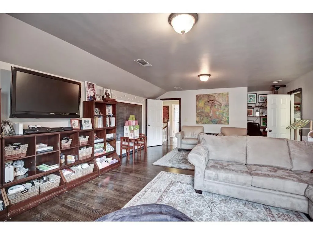 34 Ridgemere Trace, Sandy Springs, Georgia 30328, 6 Bedrooms Bedrooms, ,3 BathroomsBathrooms,Residential,Sold,34 Ridgemere Trace,5913214