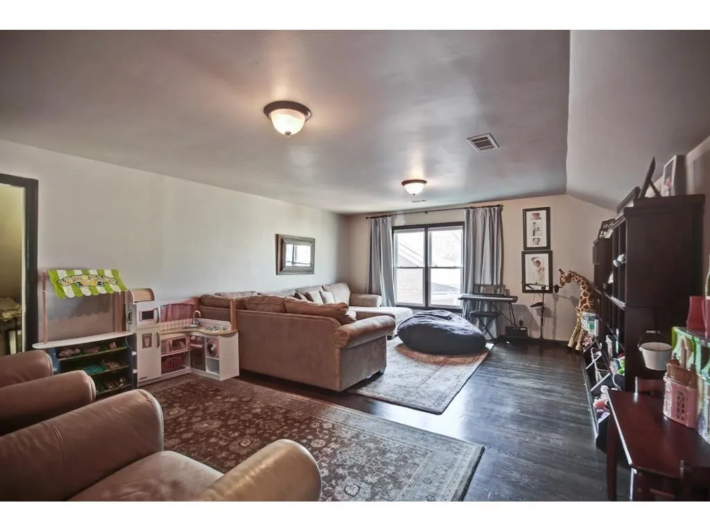 34 Ridgemere Trace, Sandy Springs, Georgia 30328, 6 Bedrooms Bedrooms, ,3 BathroomsBathrooms,Residential,Sold,34 Ridgemere Trace,5913214