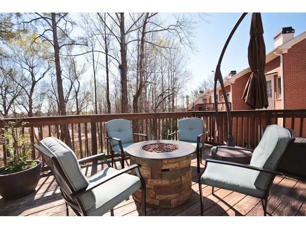 34 Ridgemere Trace, Sandy Springs, Georgia 30328, 6 Bedrooms Bedrooms, ,3 BathroomsBathrooms,Residential,Sold,34 Ridgemere Trace,5913214