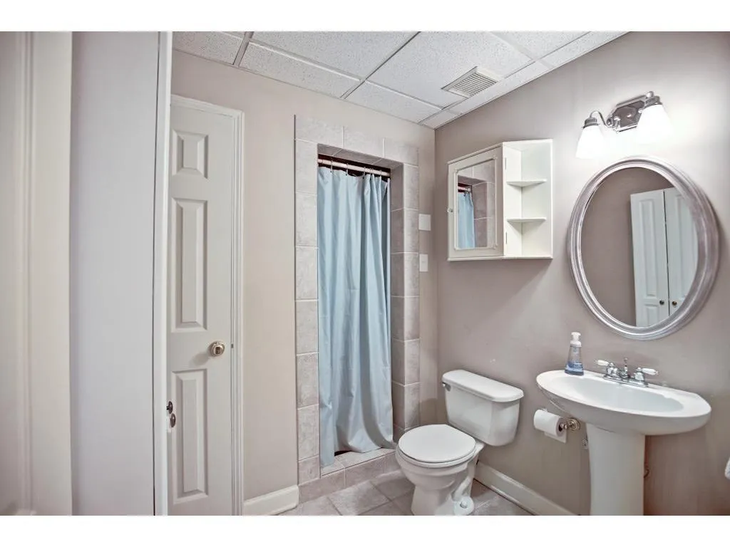 34 Ridgemere Trace, Sandy Springs, Georgia 30328, 6 Bedrooms Bedrooms, ,3 BathroomsBathrooms,Residential,Sold,34 Ridgemere Trace,5913214