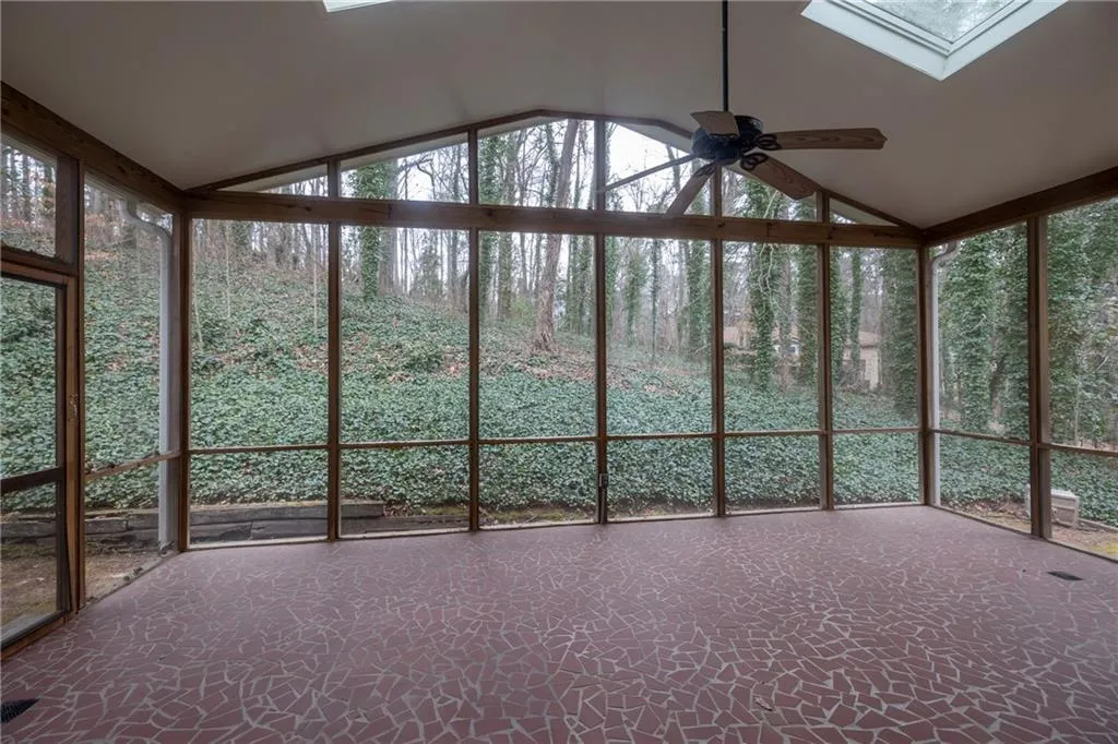 285 Mark Trail, Sandy Springs, Georgia 30328, 5 Bedrooms Bedrooms, ,3 BathroomsBathrooms,Residential,Sold,285 Mark Trail,6998192