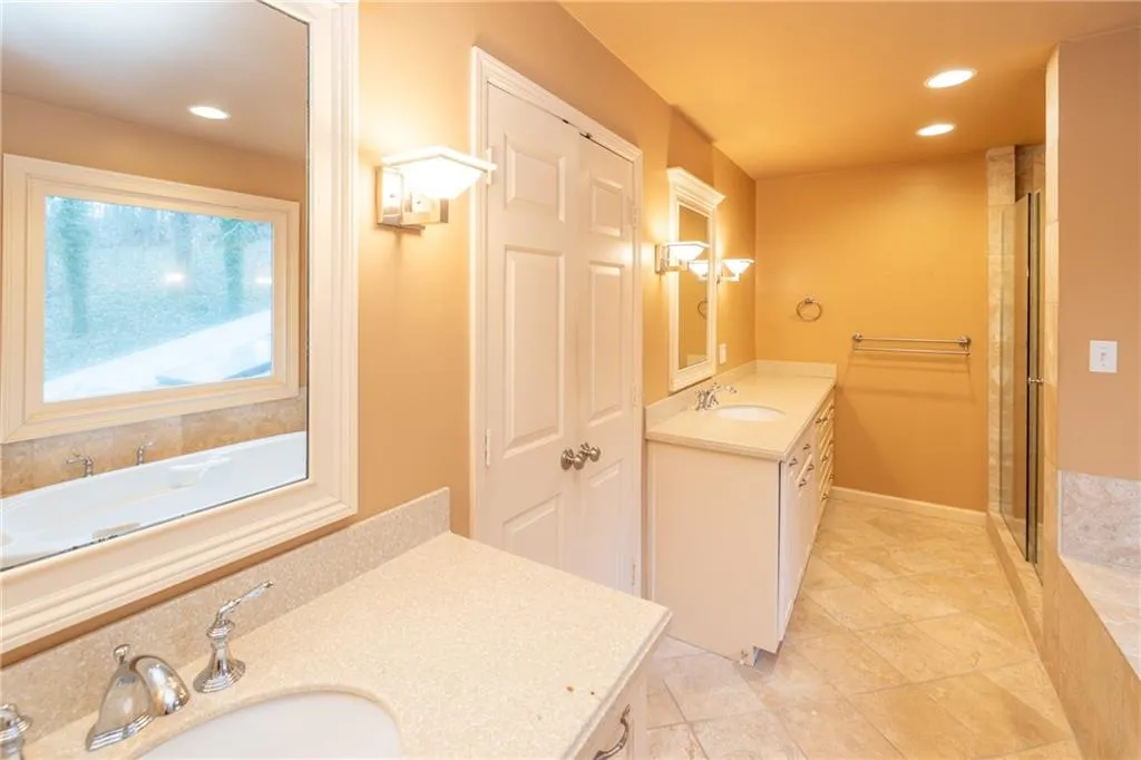 285 Mark Trail, Sandy Springs, Georgia 30328, 5 Bedrooms Bedrooms, ,3 BathroomsBathrooms,Residential,Sold,285 Mark Trail,6998192
