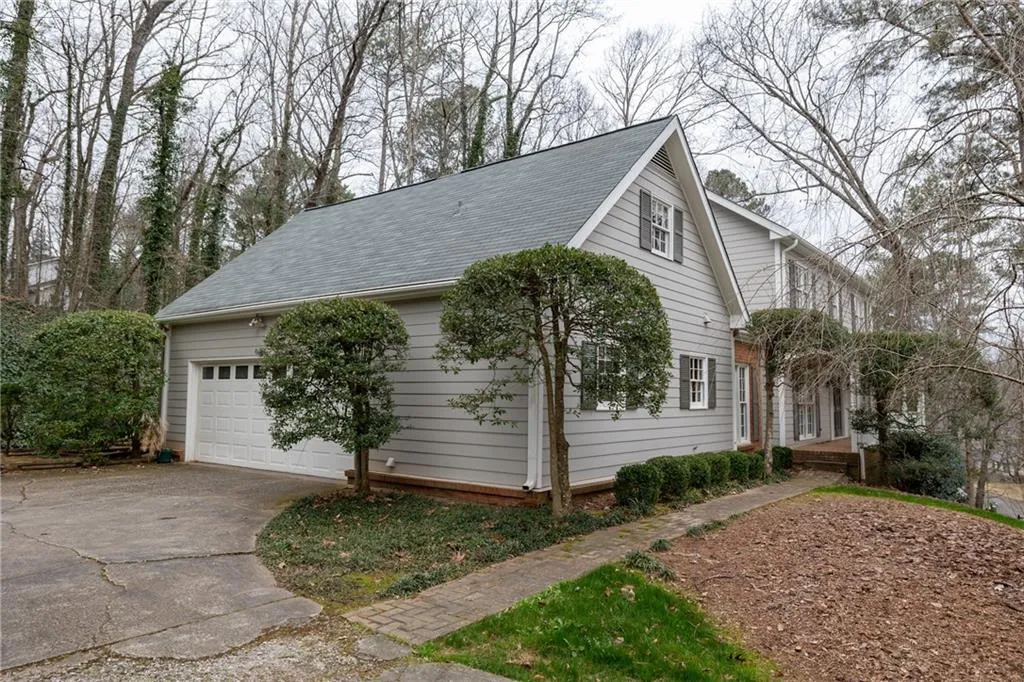 285 Mark Trail, Sandy Springs, Georgia 30328, 5 Bedrooms Bedrooms, ,3 BathroomsBathrooms,Residential,Sold,285 Mark Trail,6998192