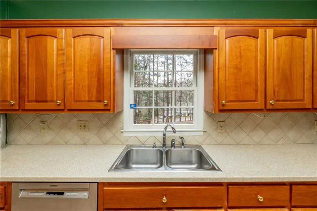 285 Mark Trail, Sandy Springs, Georgia 30328, 5 Bedrooms Bedrooms, ,3 BathroomsBathrooms,Residential,Sold,285 Mark Trail,6998192