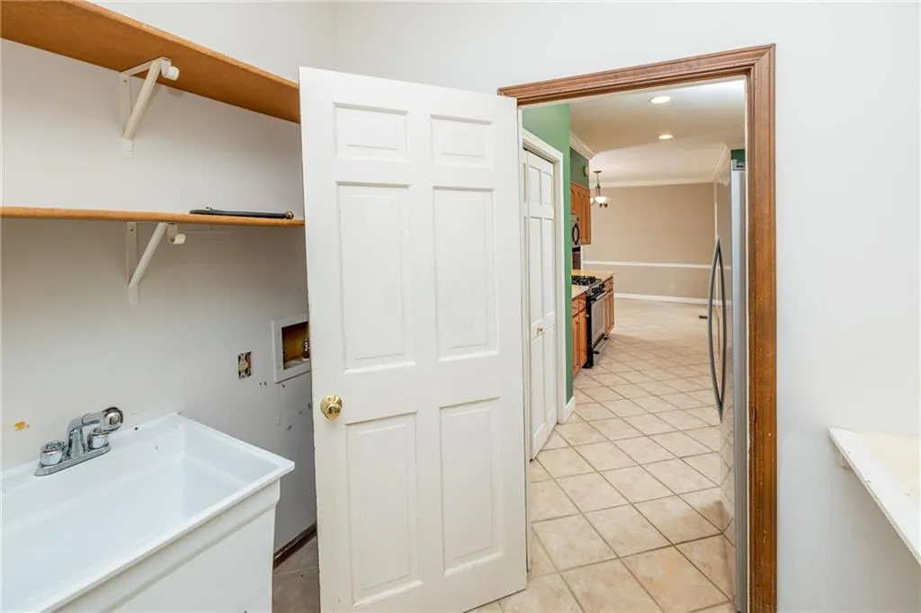 285 Mark Trail, Sandy Springs, Georgia 30328, 5 Bedrooms Bedrooms, ,3 BathroomsBathrooms,Residential,Sold,285 Mark Trail,6998192