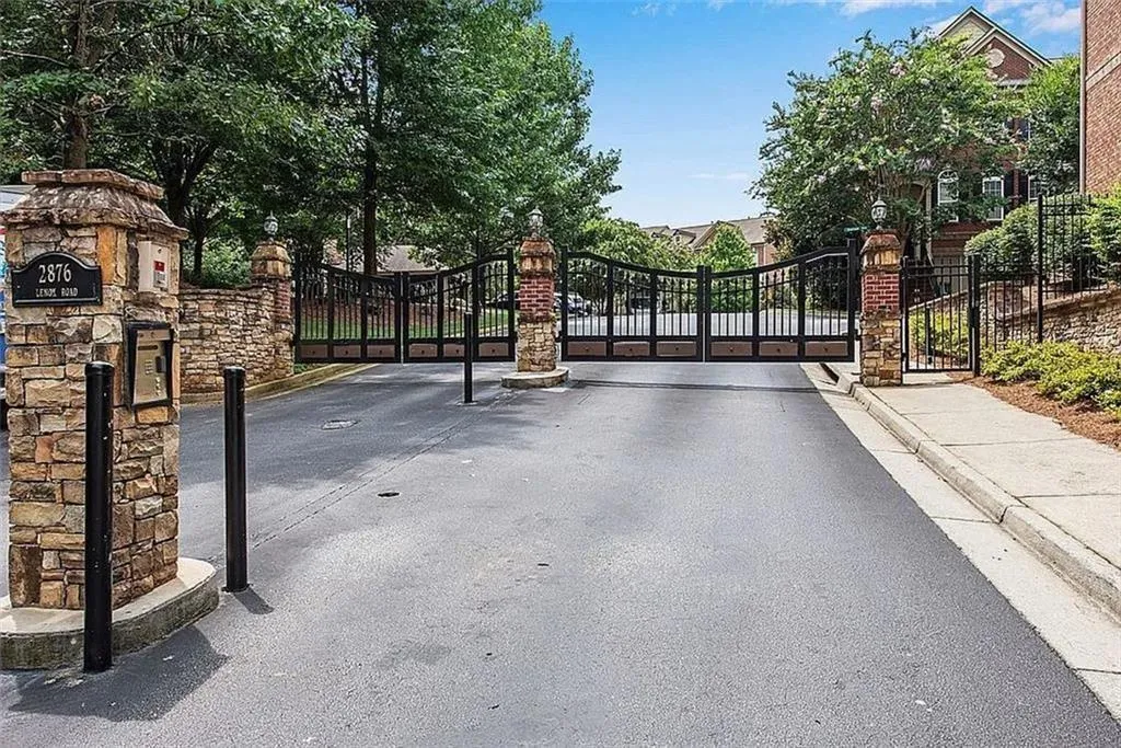 2856 Overlook Trace Ne, Atlanta, Georgia 30324, 4 Bedrooms Bedrooms, 0 ,2 BathroomsBathrooms,Residential,For Sale,2856 Overlook Trace Ne,7726351