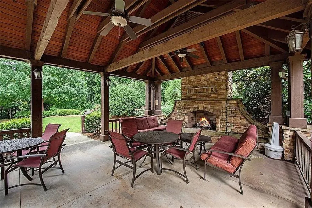 2856 Overlook Trace Ne, Atlanta, Georgia 30324, 4 Bedrooms Bedrooms, 0 ,2 BathroomsBathrooms,Residential,For Sale,2856 Overlook Trace Ne,7726351