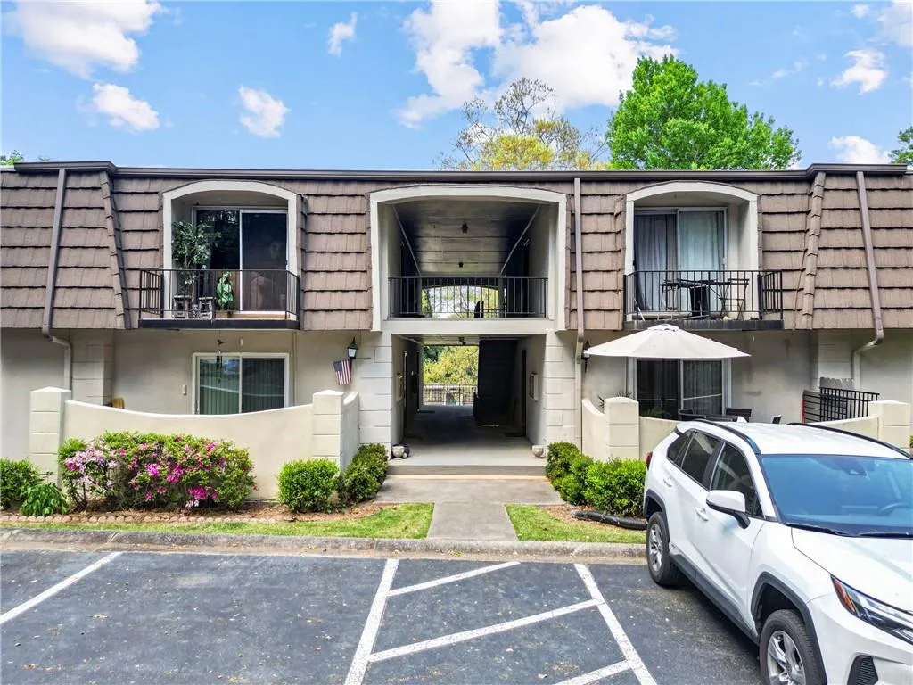 725 Dalrymple Road Unit 5c, Sandy Springs, Georgia 30328, 2 Bedrooms Bedrooms, ,2 BathroomsBathrooms,Residential,For Sale,725 Dalrymple Road Unit 5c,7753038