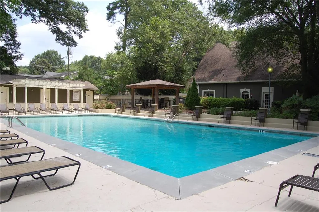 6900 Roswell Road Ne Unit F2, Atlanta, Georgia 30328, 2 Bedrooms Bedrooms, ,2 BathroomsBathrooms,Residential,Sold,6900 Roswell Road Ne Unit F2,7045124
