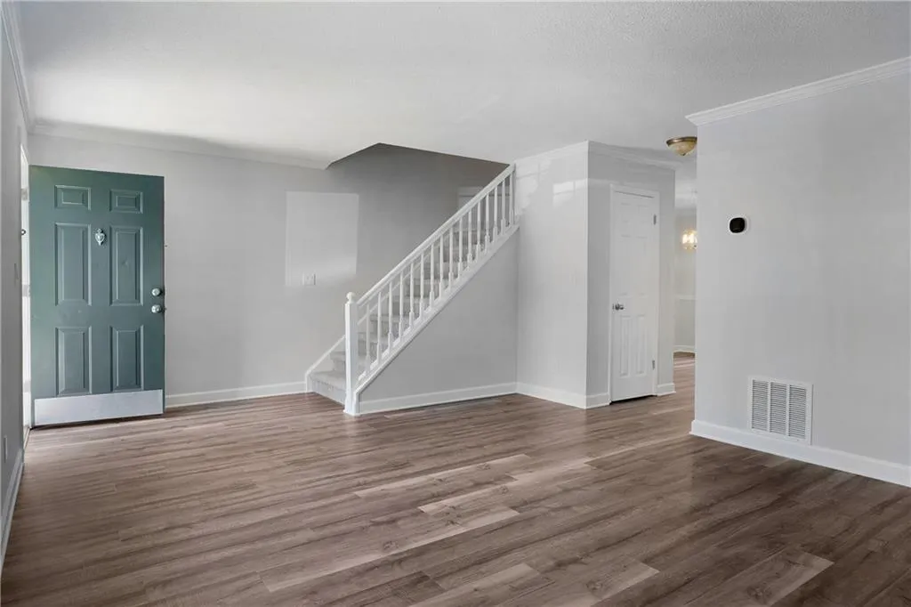 6900 Roswell Road Ne Unit F2, Atlanta, Georgia 30328, 2 Bedrooms Bedrooms, ,2 BathroomsBathrooms,Residential,Sold,6900 Roswell Road Ne Unit F2,7045124