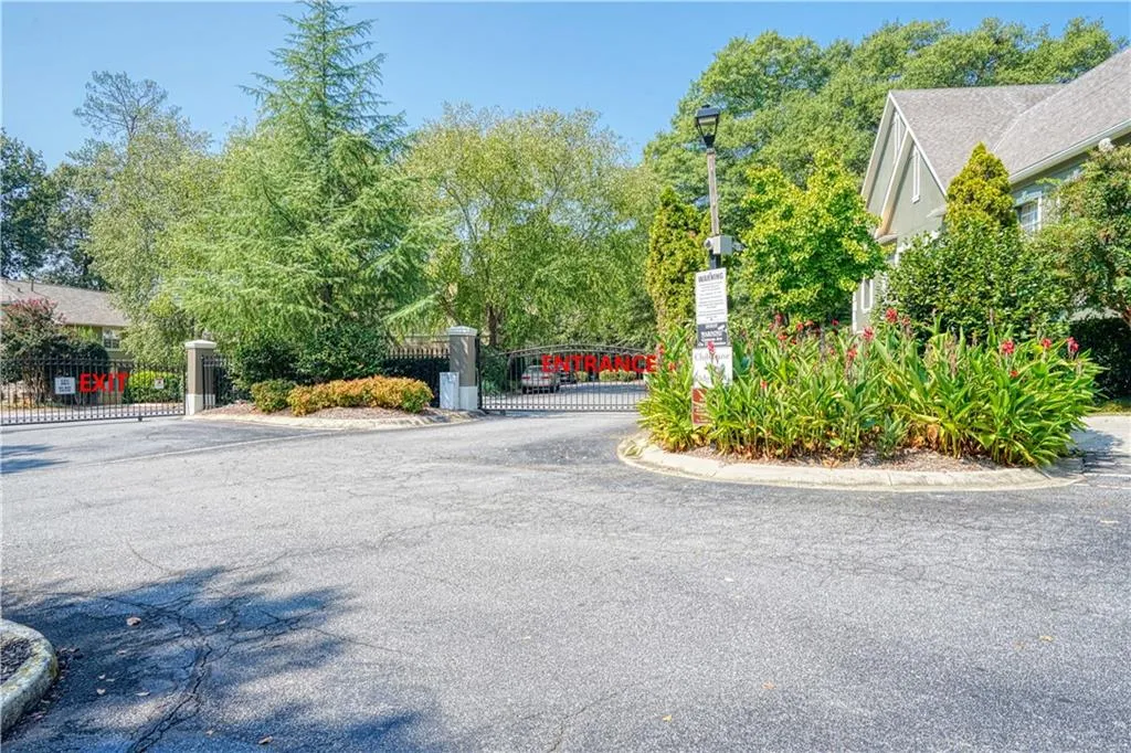 6900 Roswell Road Ne Unit F2, Atlanta, Georgia 30328, 2 Bedrooms Bedrooms, ,2 BathroomsBathrooms,Residential,Sold,6900 Roswell Road Ne Unit F2,7045124