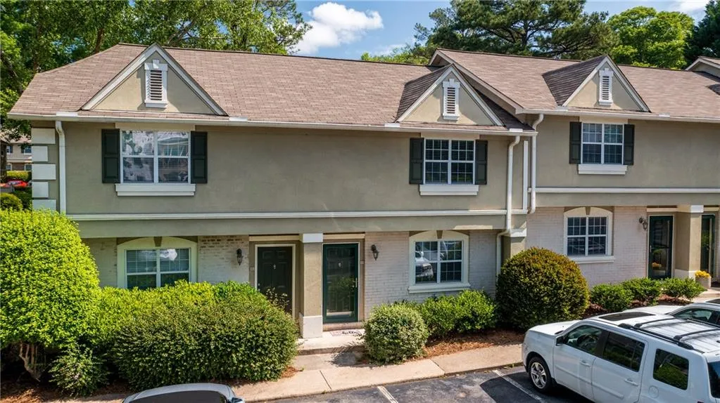 6900 Roswell Road Ne Unit F2, Atlanta, Georgia 30328, 2 Bedrooms Bedrooms, ,2 BathroomsBathrooms,Residential,Sold,6900 Roswell Road Ne Unit F2,7045124