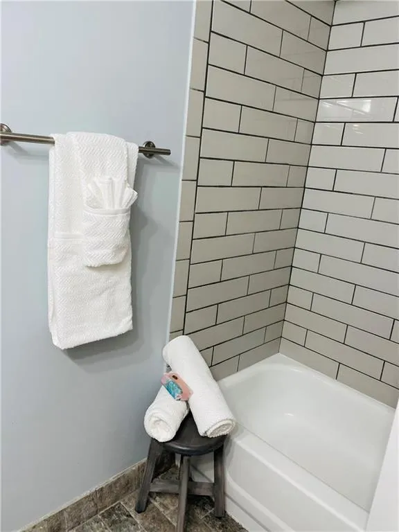 6900 Roswell Road Ne Unit F2, Atlanta, Georgia 30328, 2 Bedrooms Bedrooms, ,2 BathroomsBathrooms,Residential,Sold,6900 Roswell Road Ne Unit F2,7045124