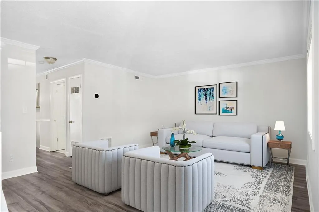 6900 Roswell Road Ne Unit F2, Atlanta, Georgia 30328, 2 Bedrooms Bedrooms, ,2 BathroomsBathrooms,Residential,Sold,6900 Roswell Road Ne Unit F2,7045124