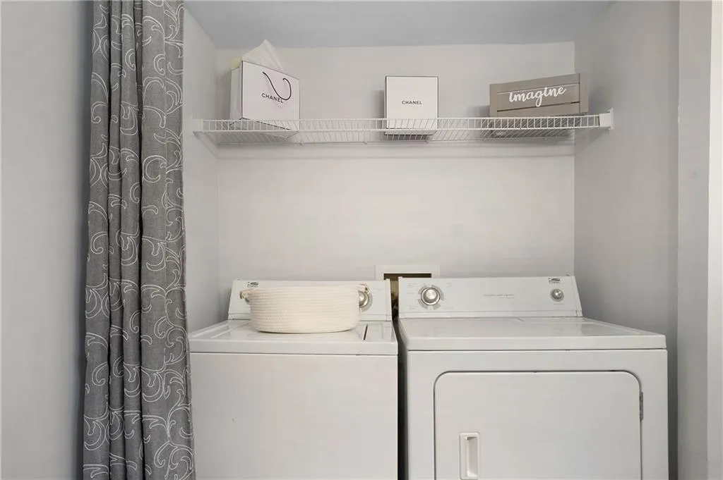 6900 Roswell Road Ne Unit F2, Atlanta, Georgia 30328, 2 Bedrooms Bedrooms, ,2 BathroomsBathrooms,Residential,Sold,6900 Roswell Road Ne Unit F2,7045124