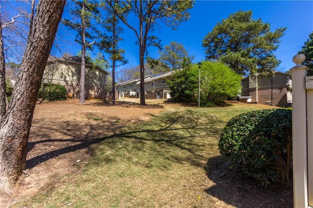 6900 Roswell Road Ne Unit F2, Atlanta, Georgia 30328, 2 Bedrooms Bedrooms, ,2 BathroomsBathrooms,Residential,Sold,6900 Roswell Road Ne Unit F2,7045124