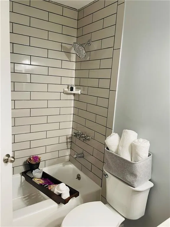 6900 Roswell Road Ne Unit F2, Atlanta, Georgia 30328, 2 Bedrooms Bedrooms, ,2 BathroomsBathrooms,Residential,Sold,6900 Roswell Road Ne Unit F2,7045124