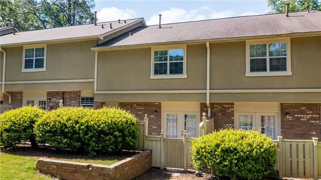 6900 Roswell Road Ne Unit F2, Atlanta, Georgia 30328, 2 Bedrooms Bedrooms, ,2 BathroomsBathrooms,Residential,Sold,6900 Roswell Road Ne Unit F2,7045124