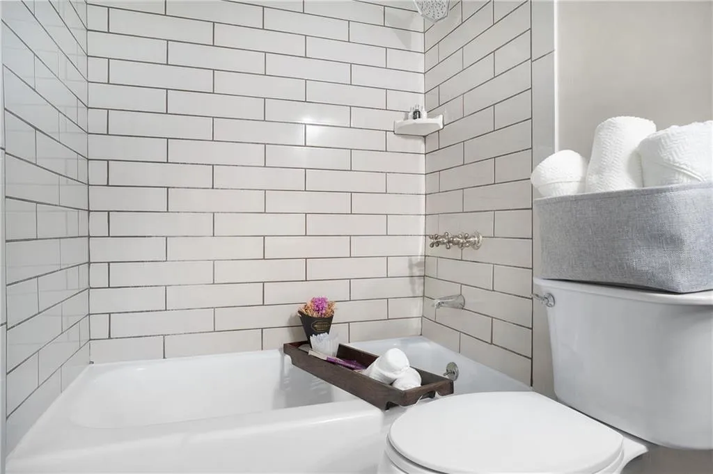 6900 Roswell Road Ne Unit F2, Atlanta, Georgia 30328, 2 Bedrooms Bedrooms, ,2 BathroomsBathrooms,Residential,Sold,6900 Roswell Road Ne Unit F2,7045124