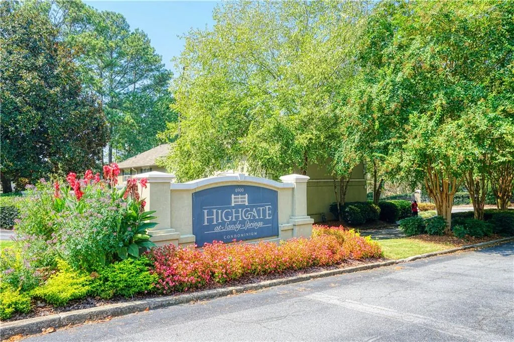 6900 Roswell Road Ne Unit F2, Atlanta, Georgia 30328, 2 Bedrooms Bedrooms, ,2 BathroomsBathrooms,Residential,Sold,6900 Roswell Road Ne Unit F2,7045124