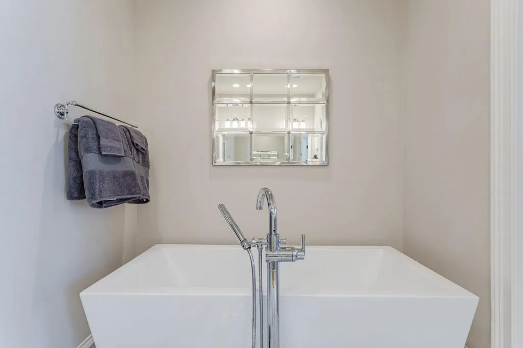 328 Stonemont Drive, Atlanta, Georgia 30305, 3 Bedrooms Bedrooms, ,3 BathroomsBathrooms,Residential,For Sale,328 Stonemont Drive,7606834