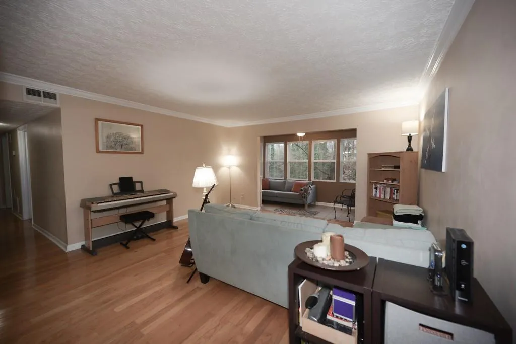 5141 Roswell Road, Atlanta, Georgia 30342, 2 Bedrooms Bedrooms, ,1 BathroomBathrooms,Residential,Sold,5141 Roswell Road,6665411