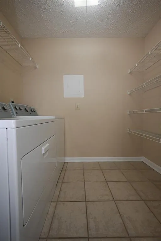 5141 Roswell Road, Atlanta, Georgia 30342, 2 Bedrooms Bedrooms, ,1 BathroomBathrooms,Residential,Sold,5141 Roswell Road,6665411