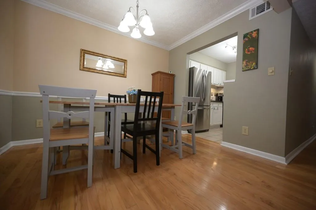 5141 Roswell Road, Atlanta, Georgia 30342, 2 Bedrooms Bedrooms, ,1 BathroomBathrooms,Residential,Sold,5141 Roswell Road,6665411