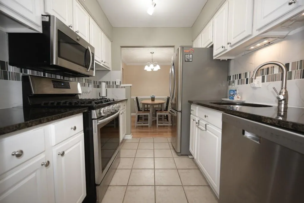 5141 Roswell Road, Atlanta, Georgia 30342, 2 Bedrooms Bedrooms, ,1 BathroomBathrooms,Residential,Sold,5141 Roswell Road,6665411