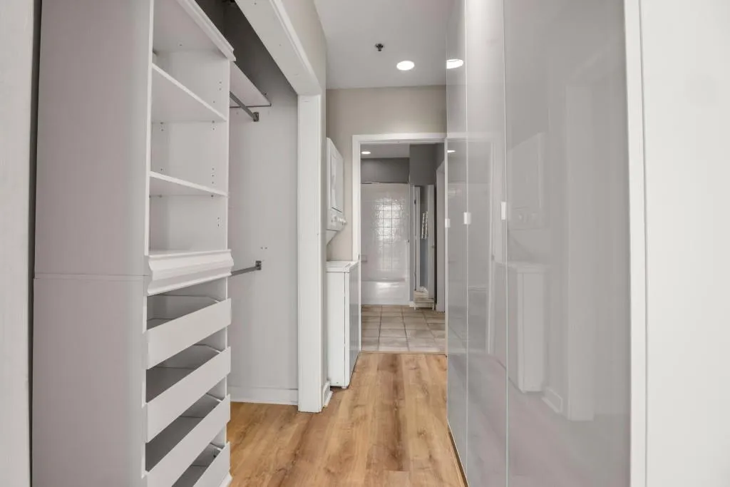 943 Peachtree Street Ne Unit 1217, Atlanta, Georgia 30309, 1 Bedroom Bedrooms, ,1 BathroomBathrooms,Residential,For Sale,943 Peachtree Street Ne Unit 1217,7630891