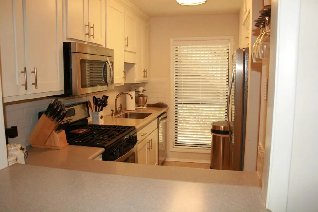 705 Woodcliff Drive Unit 0, Sandy Springs, Georgia 30350, 1 Bedroom Bedrooms, ,1 BathroomBathrooms,Residential,Sold,705 Woodcliff Drive Unit 0,5736365