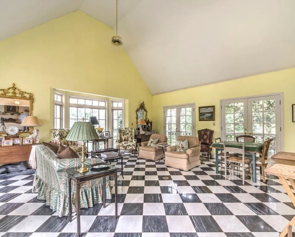 1010 E Club Lane Ne, Atlanta, Georgia 30319, 5 Bedrooms Bedrooms, ,3 BathroomsBathrooms,Residential,Sold,1010 E Club Lane Ne,5690256