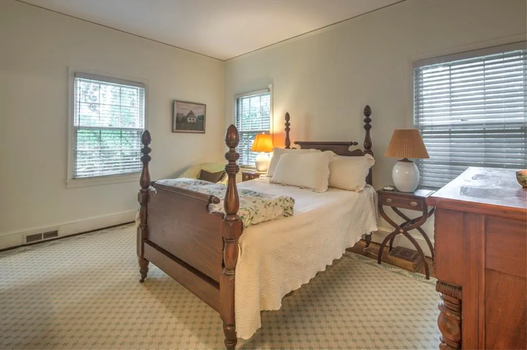 1010 E Club Lane Ne, Atlanta, Georgia 30319, 5 Bedrooms Bedrooms, ,3 BathroomsBathrooms,Residential,Sold,1010 E Club Lane Ne,5690256