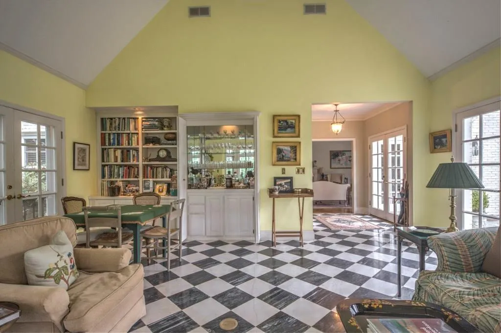 1010 E Club Lane Ne, Atlanta, Georgia 30319, 5 Bedrooms Bedrooms, ,3 BathroomsBathrooms,Residential,Sold,1010 E Club Lane Ne,5690256