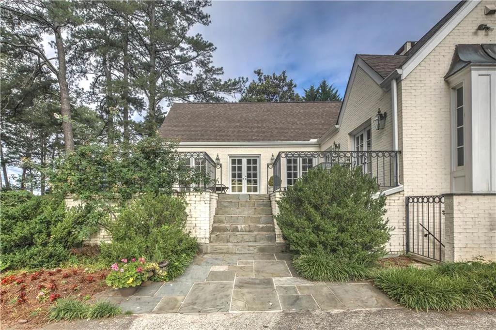 1010 E Club Lane Ne, Atlanta, Georgia 30319, 5 Bedrooms Bedrooms, ,3 BathroomsBathrooms,Residential,Sold,1010 E Club Lane Ne,5690256