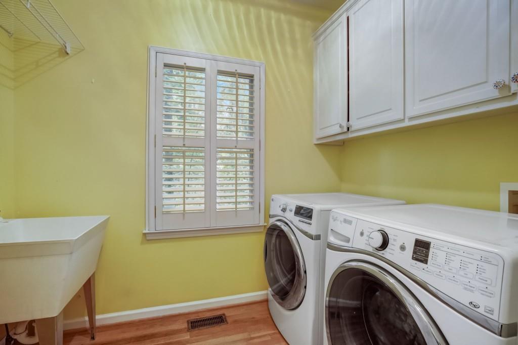 5815 Mitchell Road, Sandy Springs, Georgia 30328, 5 Bedrooms Bedrooms, ,4 BathroomsBathrooms,Residential,Sold,5815 Mitchell Road,7259513