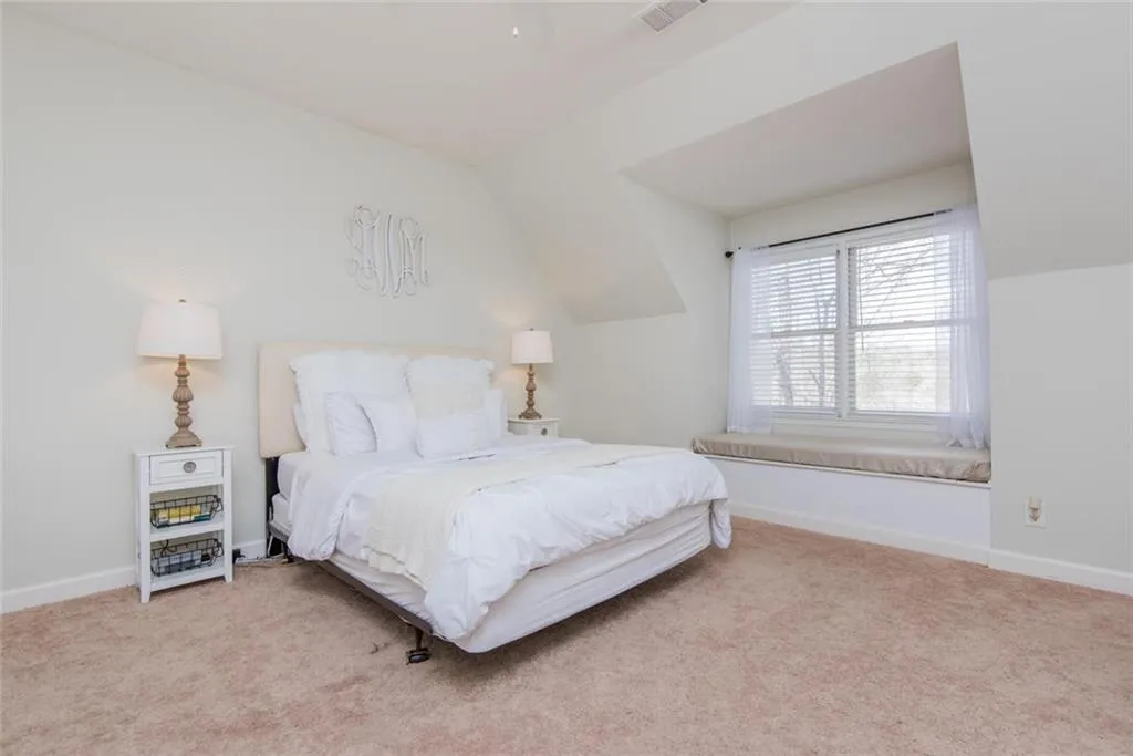 210 Grogans Lake Point, Sandy Springs, Georgia 30350, 4 Bedrooms Bedrooms, ,3 BathroomsBathrooms,Residential,Sold,210 Grogans Lake Point,6123129